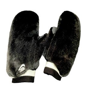 Nike Warm faux fur black mittens. XS/S style N1002626-091. NWOT.